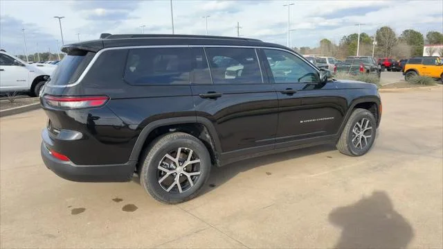 New 2025 Diamond Black Crystal Pearl-Coat Exterior Paint Jeep Limited image 21