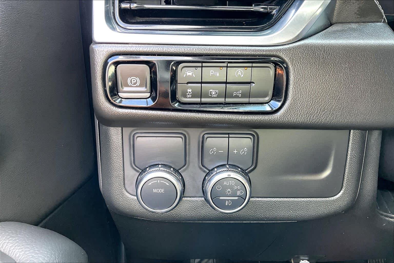 Used 2025 Sterling Metallic GMC Denali image 14
