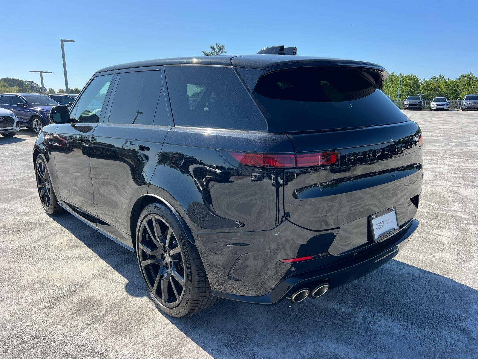 Used 2025  Land Rover SV Edition Two image 7