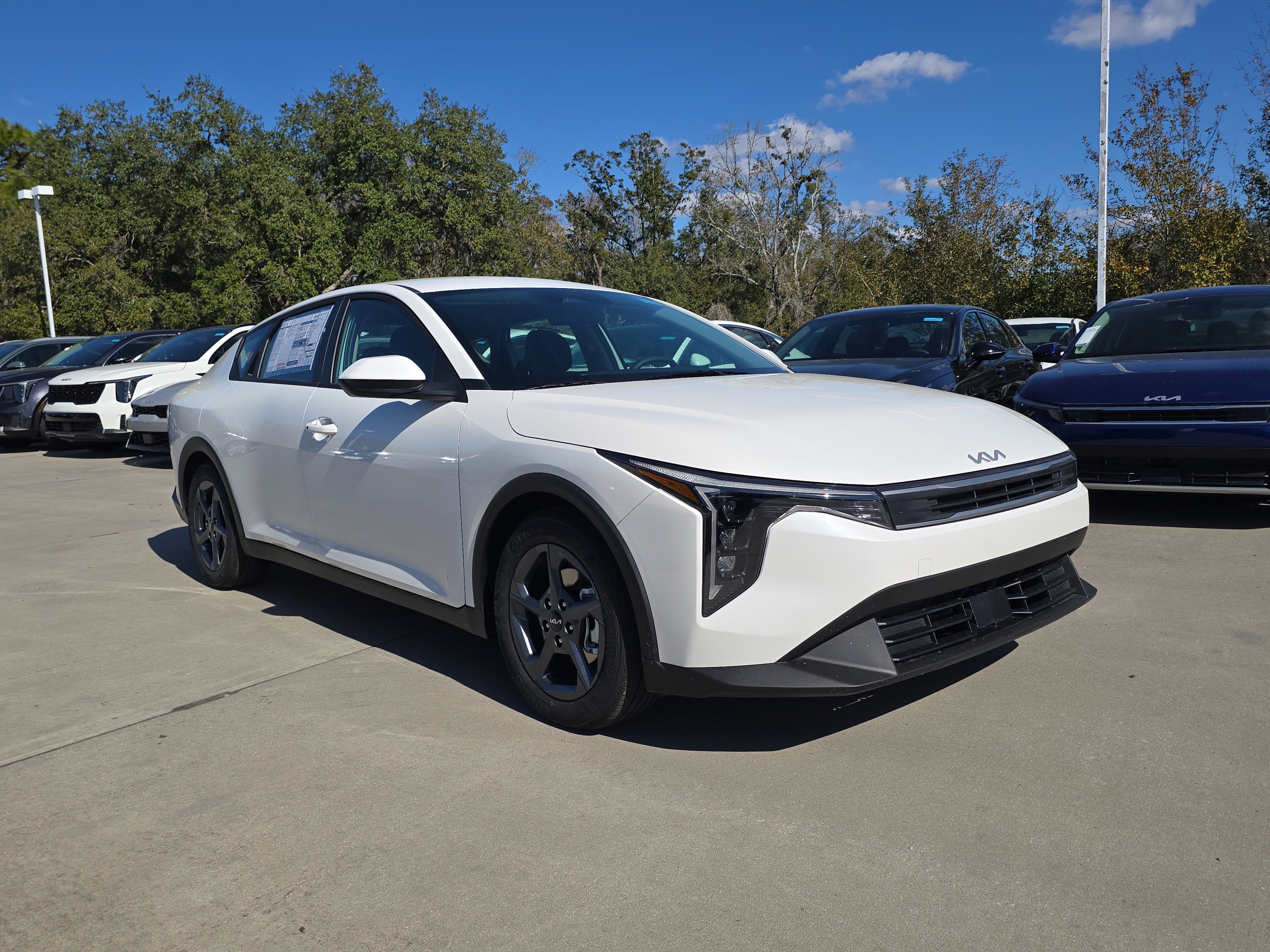 New 2026 Snow White Pearl Kia LXS image 2