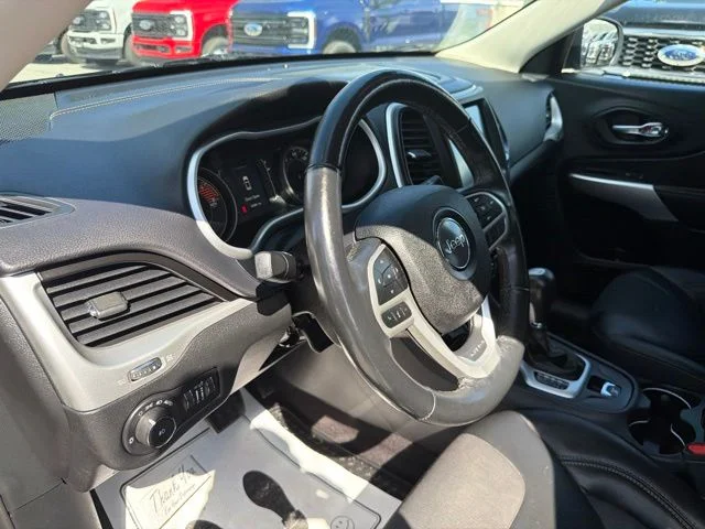 Used 2018 Diamond Black Jeep Latitude Plus image 21