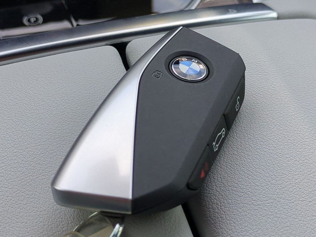 New 2026 Alpine White BMW xDrive40i image 29