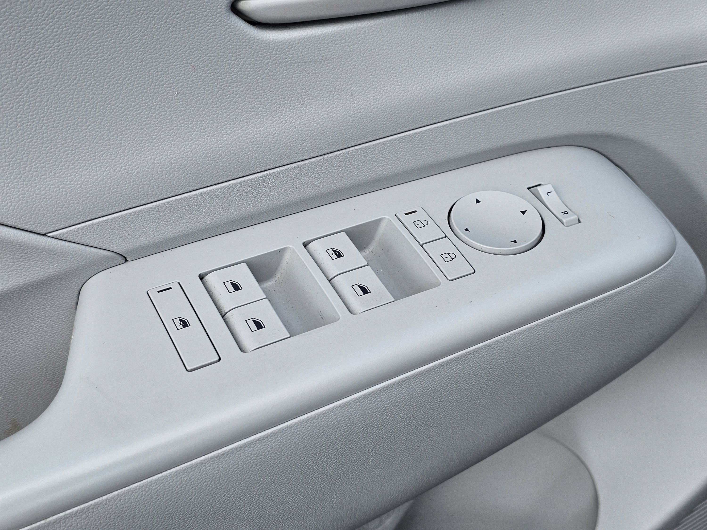 2025 Hyundai Kona SEL - Photo 15