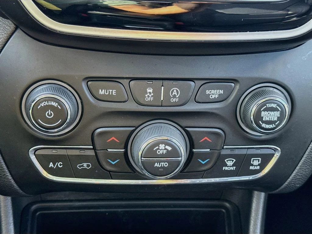 Used 2021 Gray Jeep Limited image 18