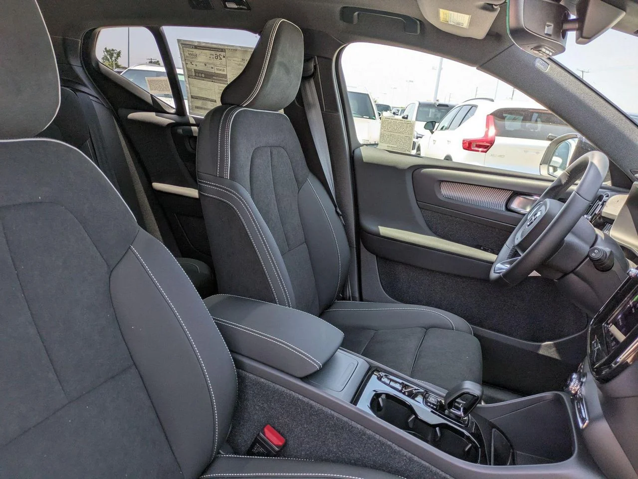 2026 Volvo XC40 Ultra Black Edition - Photo 14