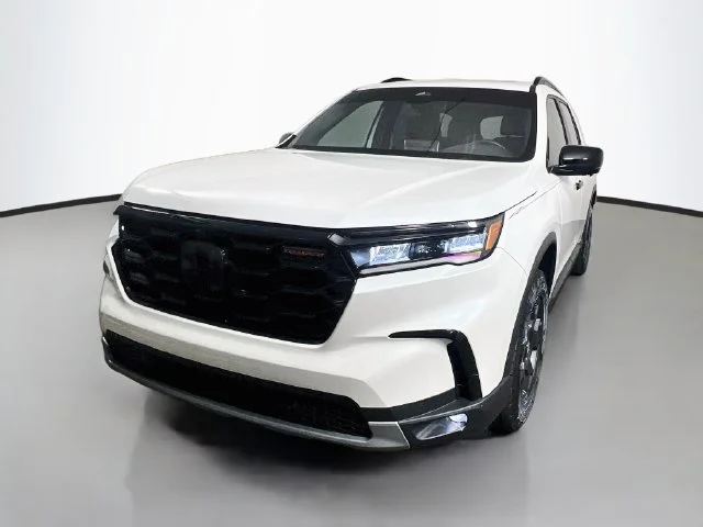Certified Used 2025 Platinum White Pearl Honda TrailSport image 5