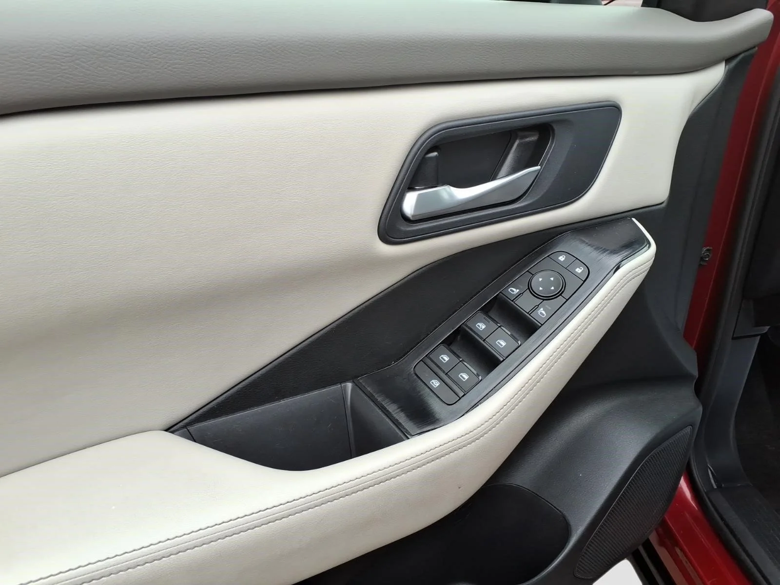 Used 2025 Scarlet Ember Tintcoat Nbl Nissan SV image 13