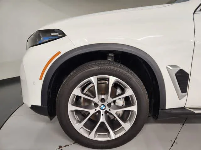 Used 2026 Alpine White BMW xDrive40i - Sports Activity Vehicle image 18