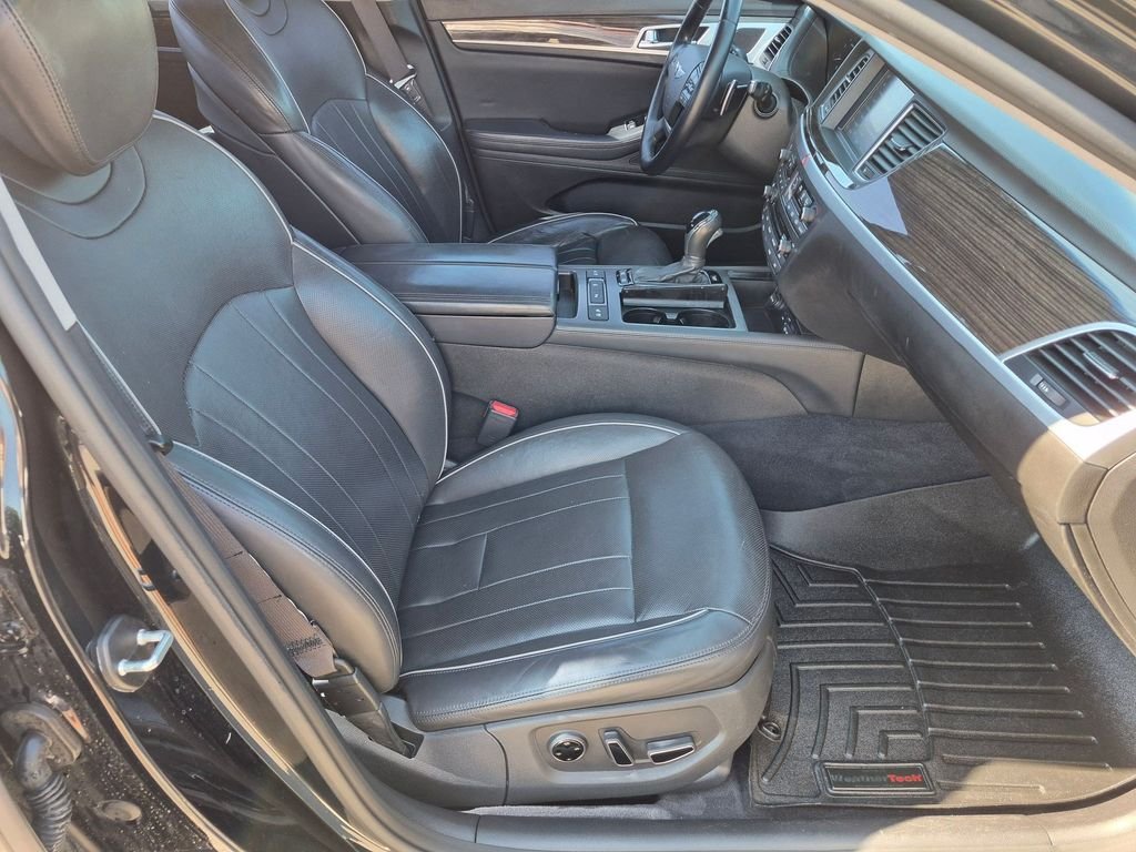Used 2016 Black Hyundai 3.8 image 29