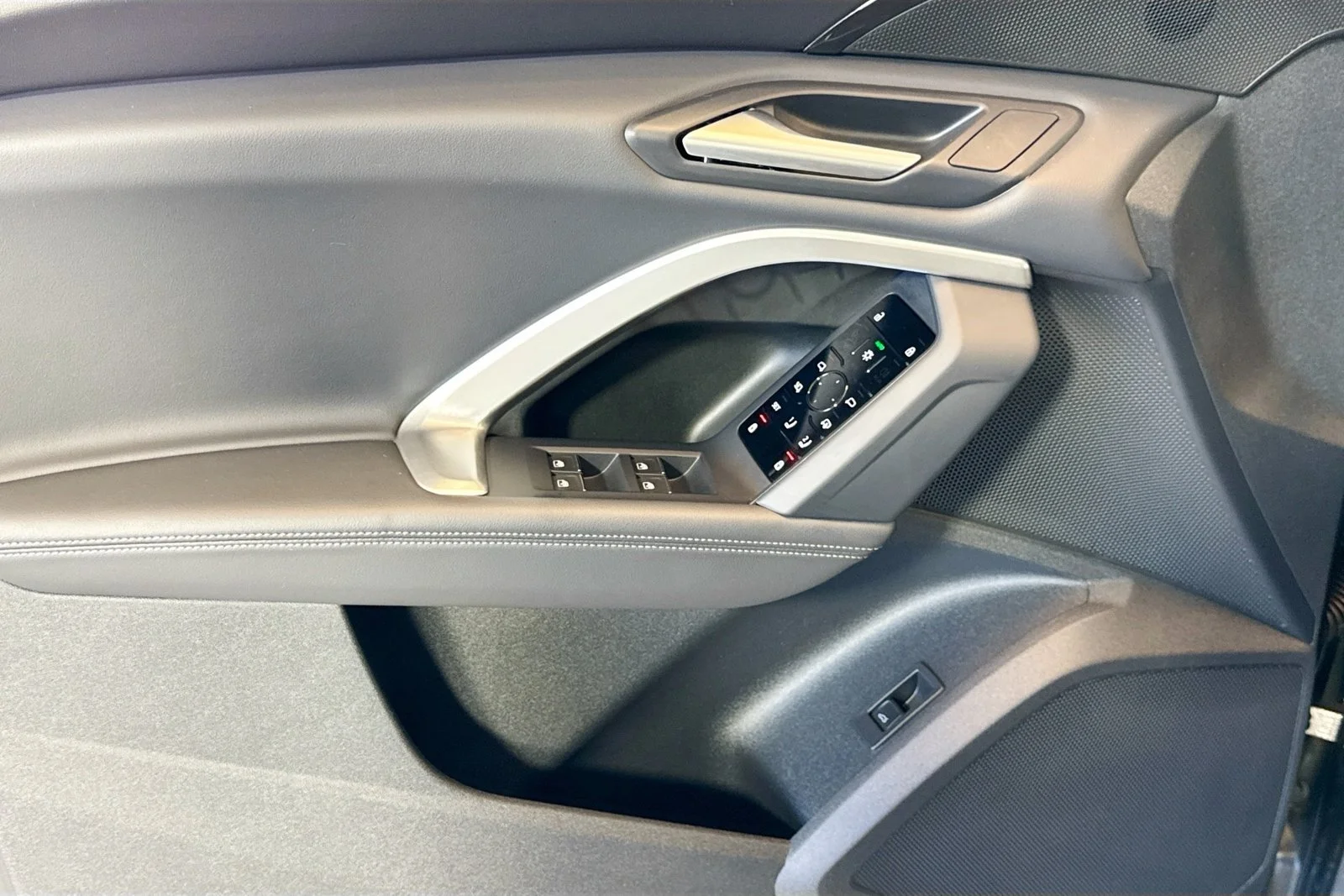 Used 2025 Tambora Gray Audi Premium image 16