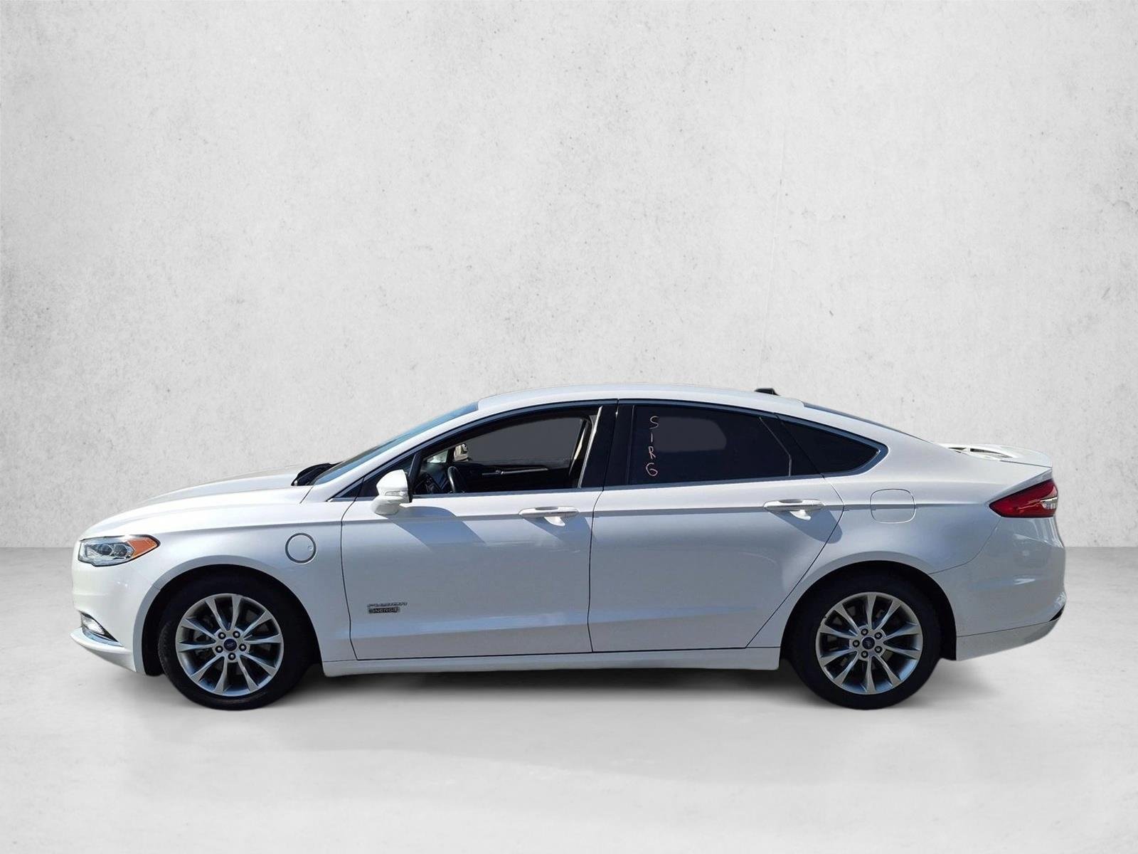 Used 2017 White Platinum Metallic Tri-Coat Ford Titanium image 8