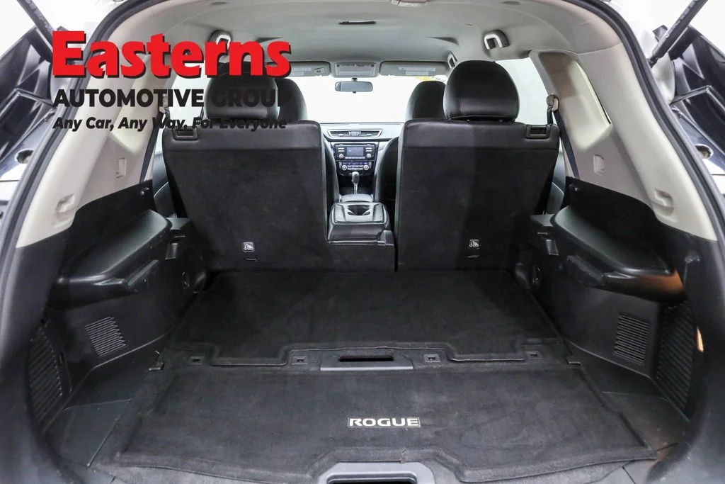 Used 2016 Silver Nissan SV image 9