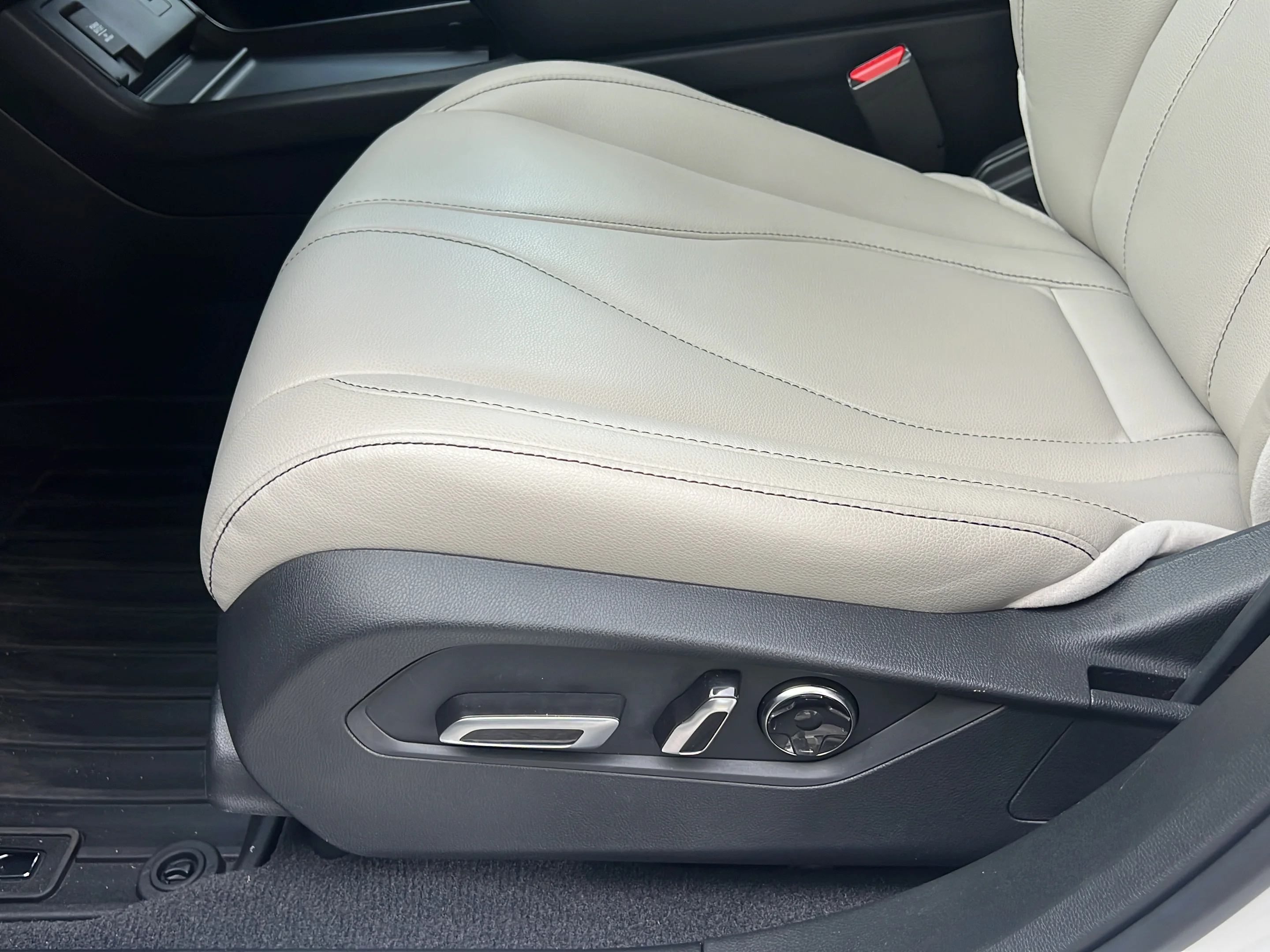 Used 2026 Platinum White Pearl Acura Base image 17