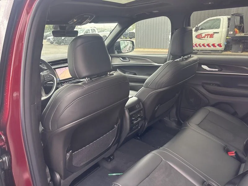 New 2026 Velvet Red Pearl-Coat Exterior Paint Jeep Altitude image 9