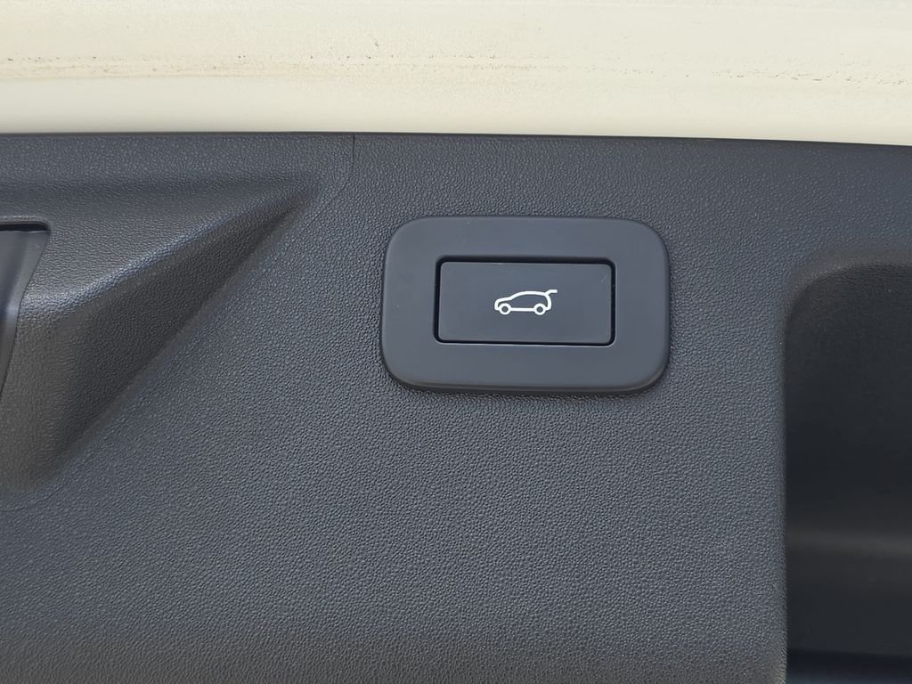 Used 2023 Fuji White Land Rover S image 16