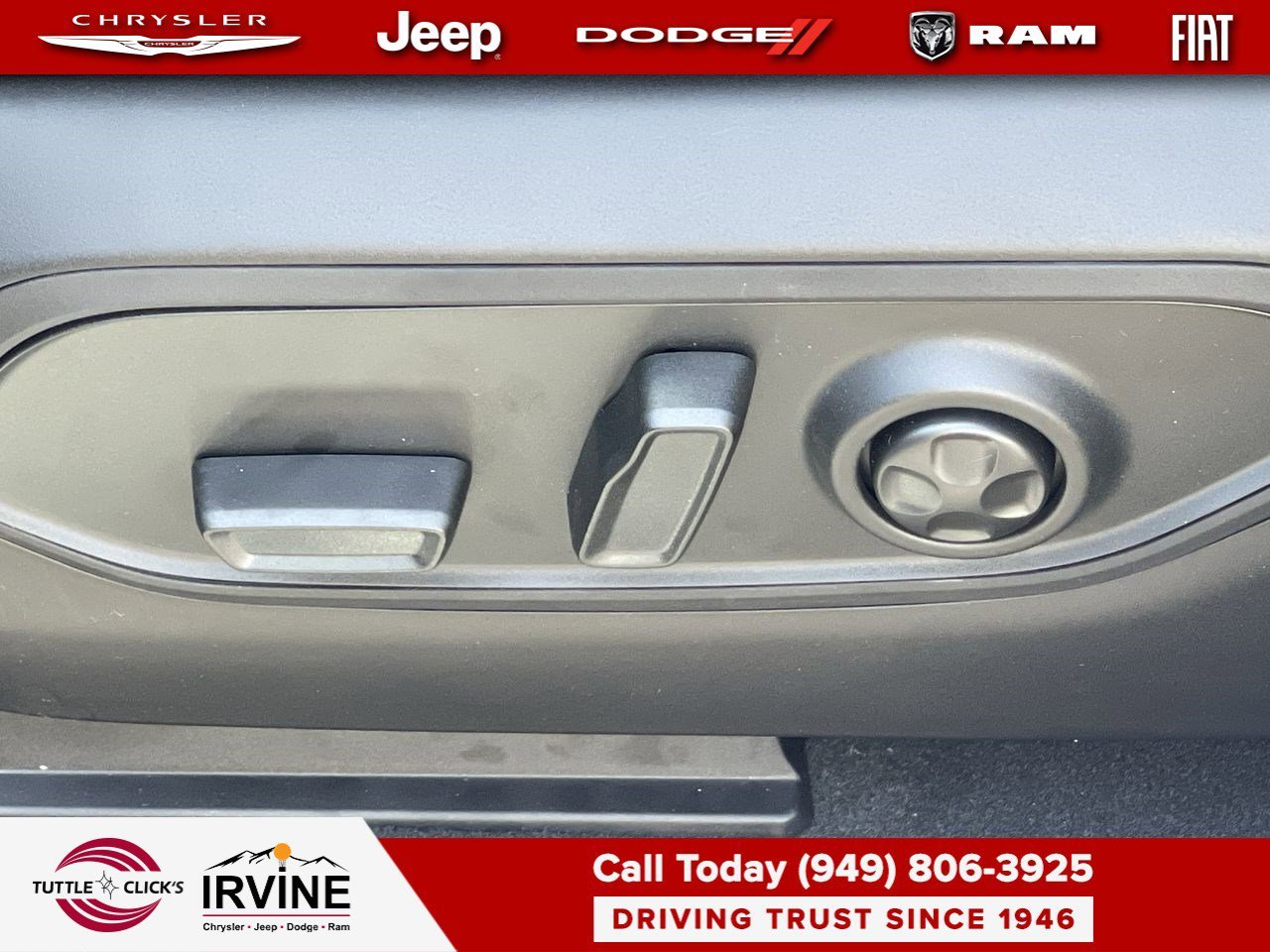 New 2026 Bright White Clear-Coat Exterior Paint Jeep Laredo Altitude image 22