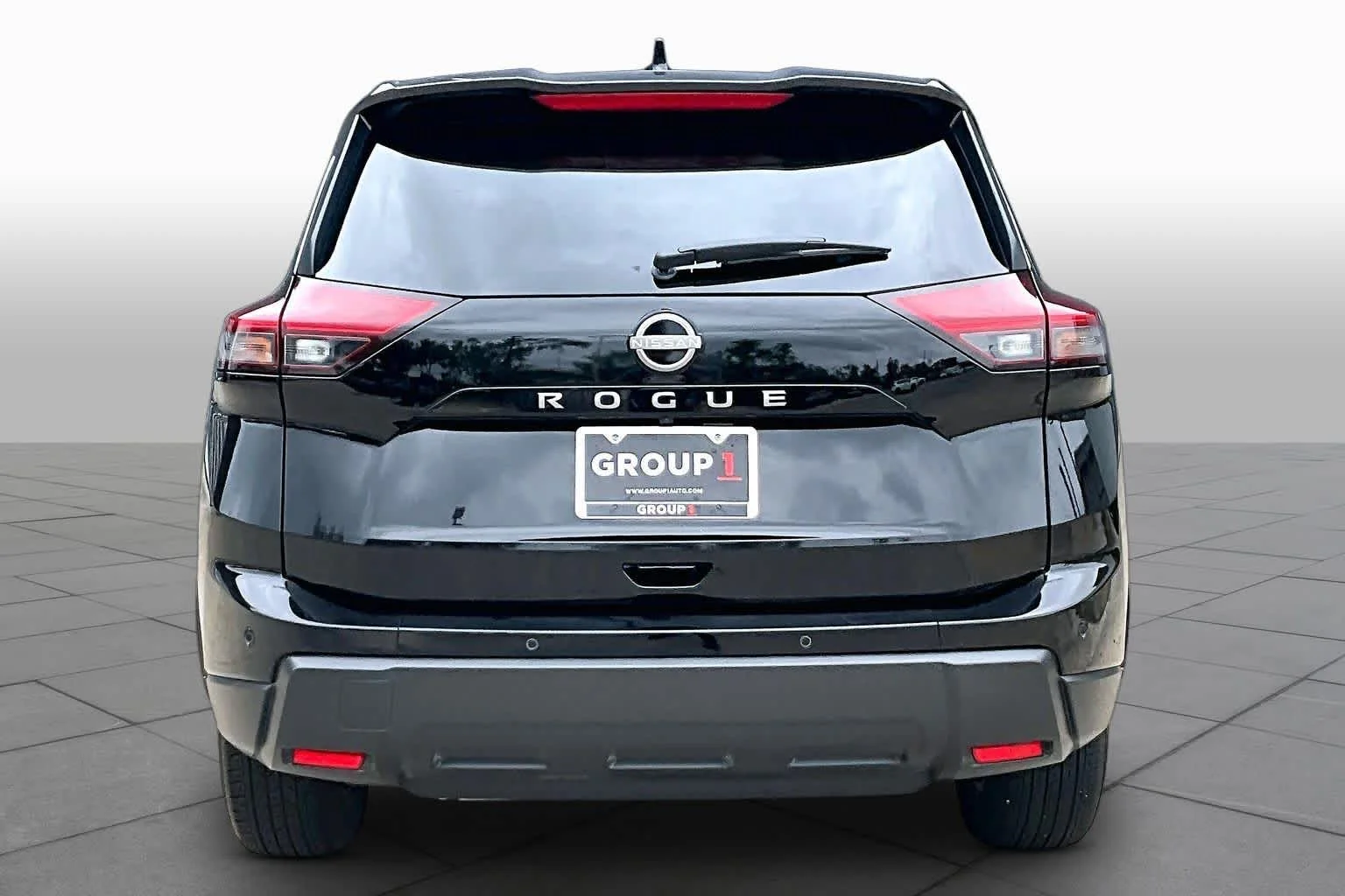 Used 2025 Super Black Nissan SV image 5