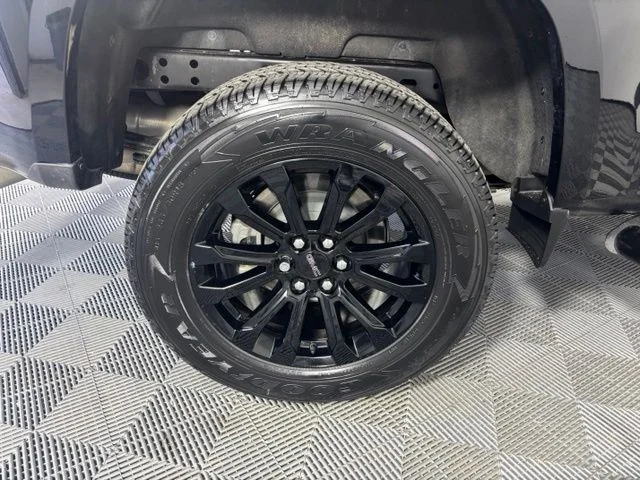 Used 2022 Black GMC Elevation image 38
