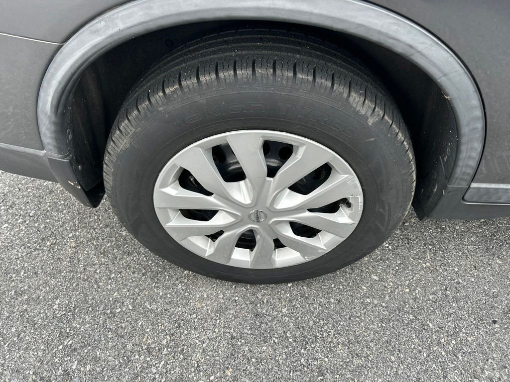 Used 2017 Gray Nissan S image 9
