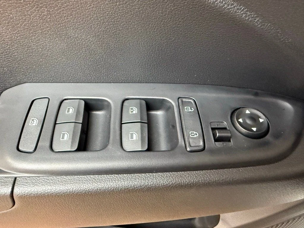 New 2026 Lunar White W/Black Roof Hyundai SEL image 18