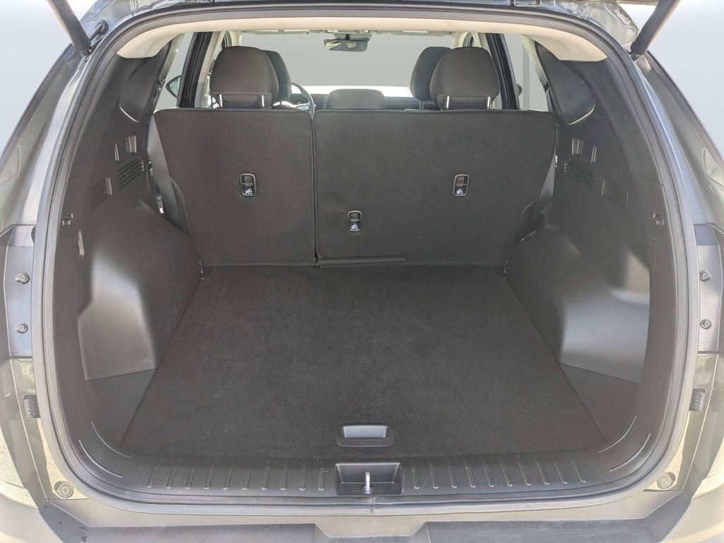 Used 2025 Green Hyundai SEL image 17