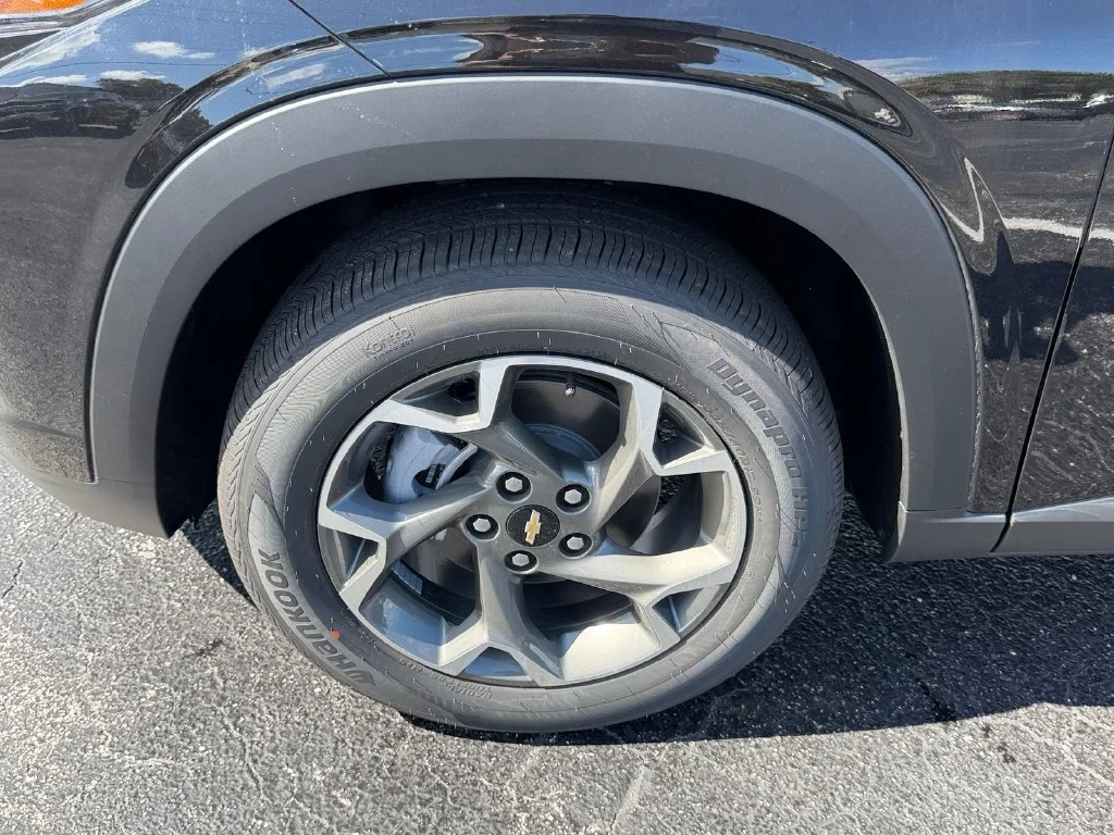 New 2026 Mosaic Black Metallic Chevrolet LT image 15
