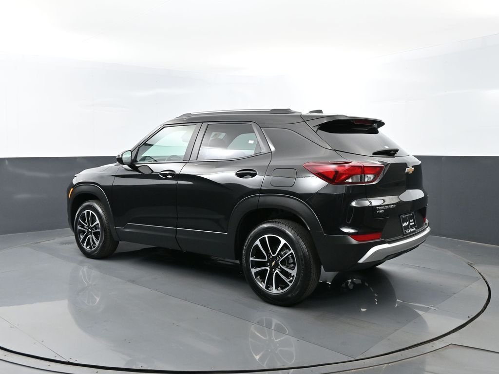 Used 2025 Black Metallic Chevrolet LT image 25
