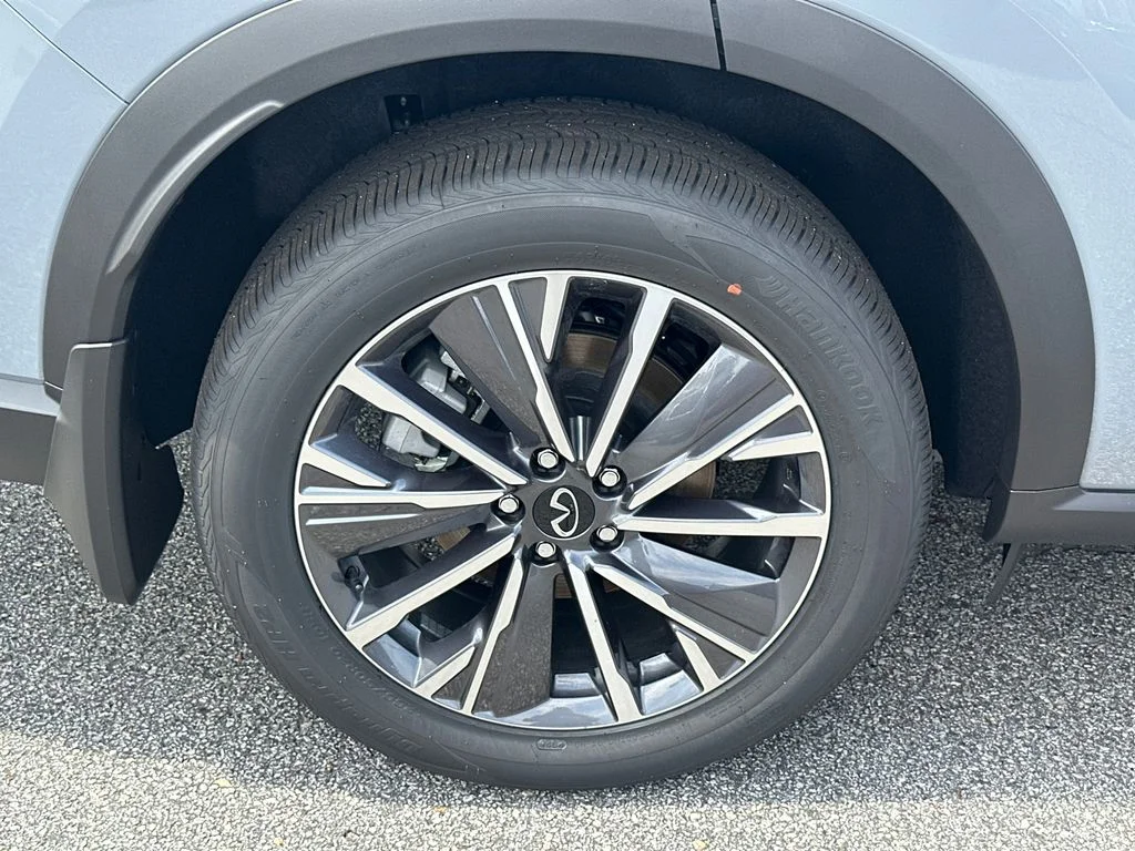 New 2027 Gray INFINITI LUXE image 17