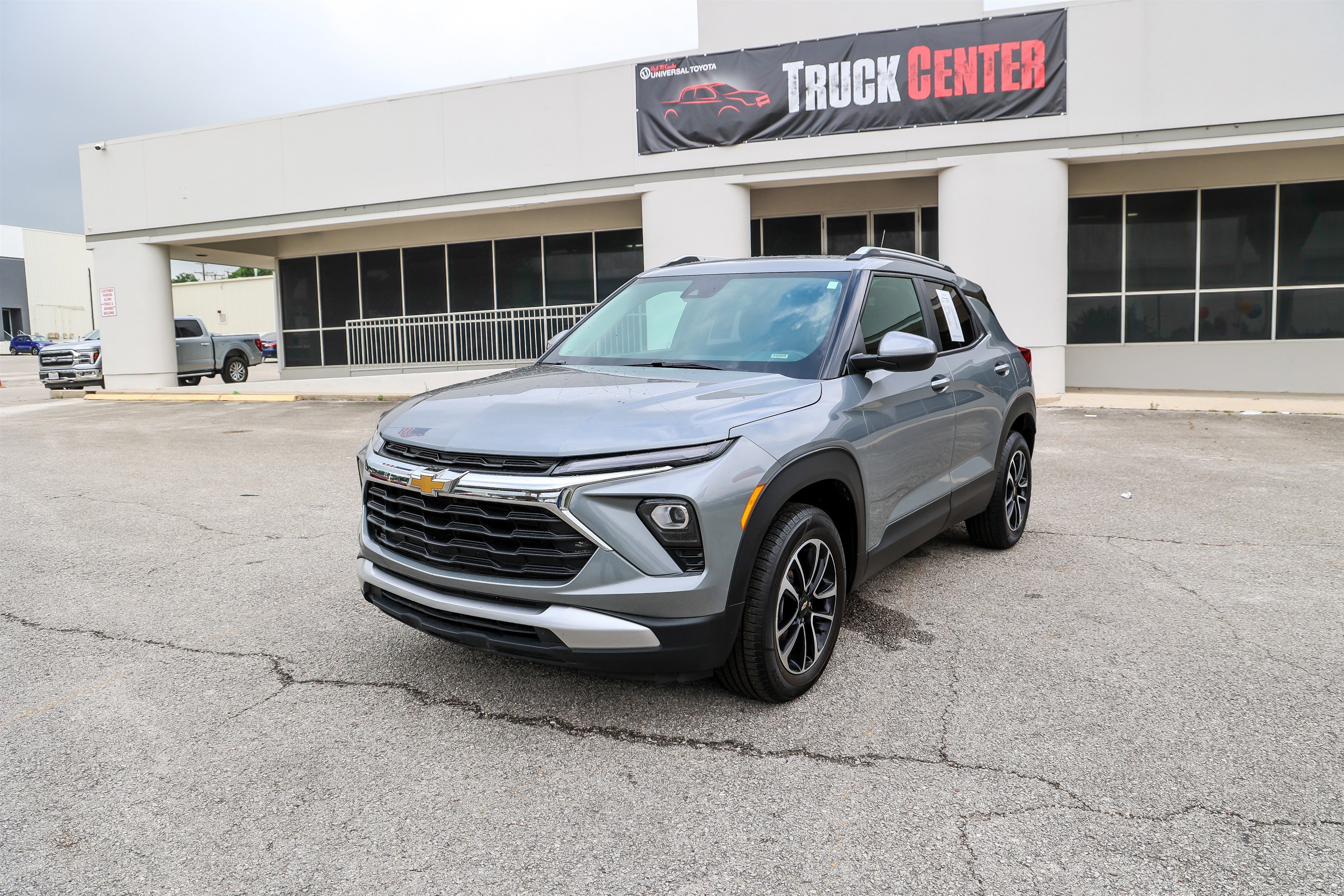 Used 2025 Sterling Gray Metallic Chevrolet LT image 1