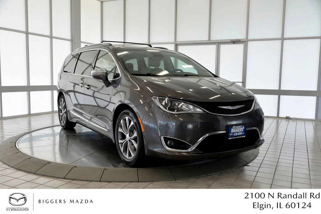 2018 Chrysler Pacifica Limited's photo