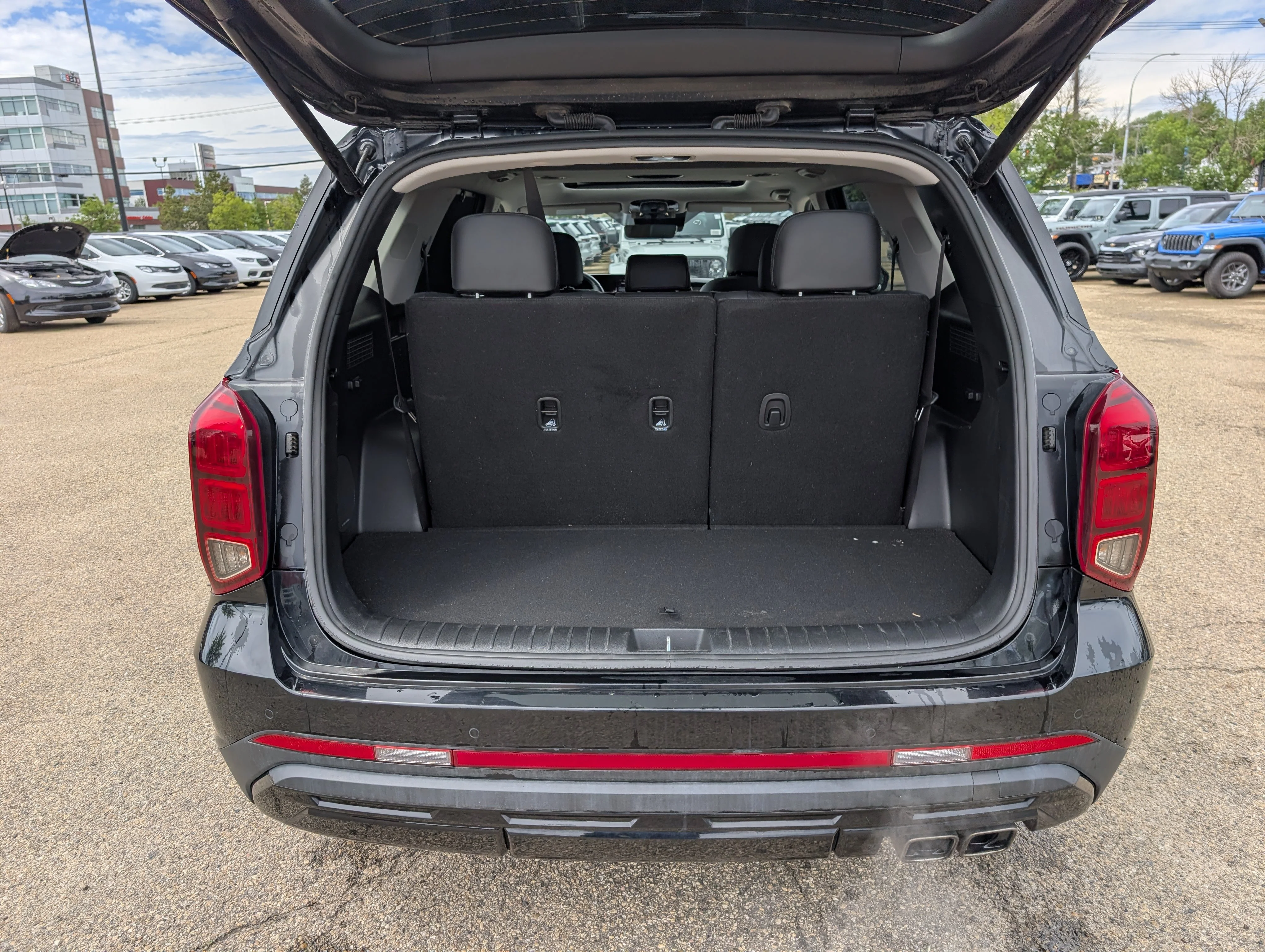 Used 2024 Abyss Black Hyundai Urban image 6