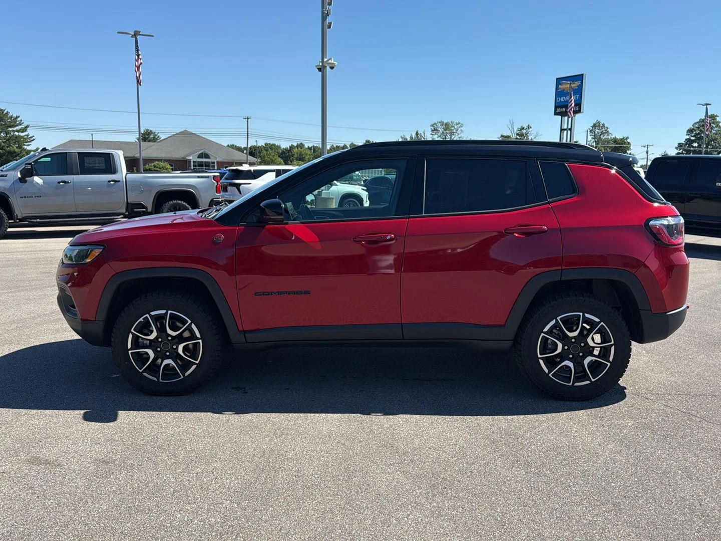 Used 2025 Red Hot Pearlcoat Jeep Trailhawk image 4