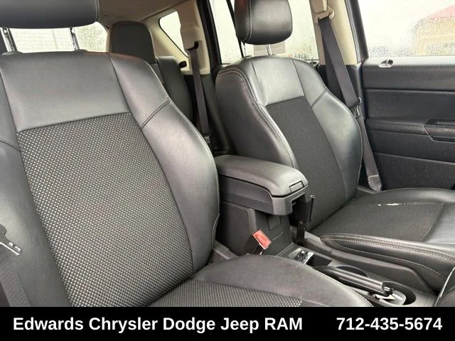Used 2017 Red Jeep Sport image 29