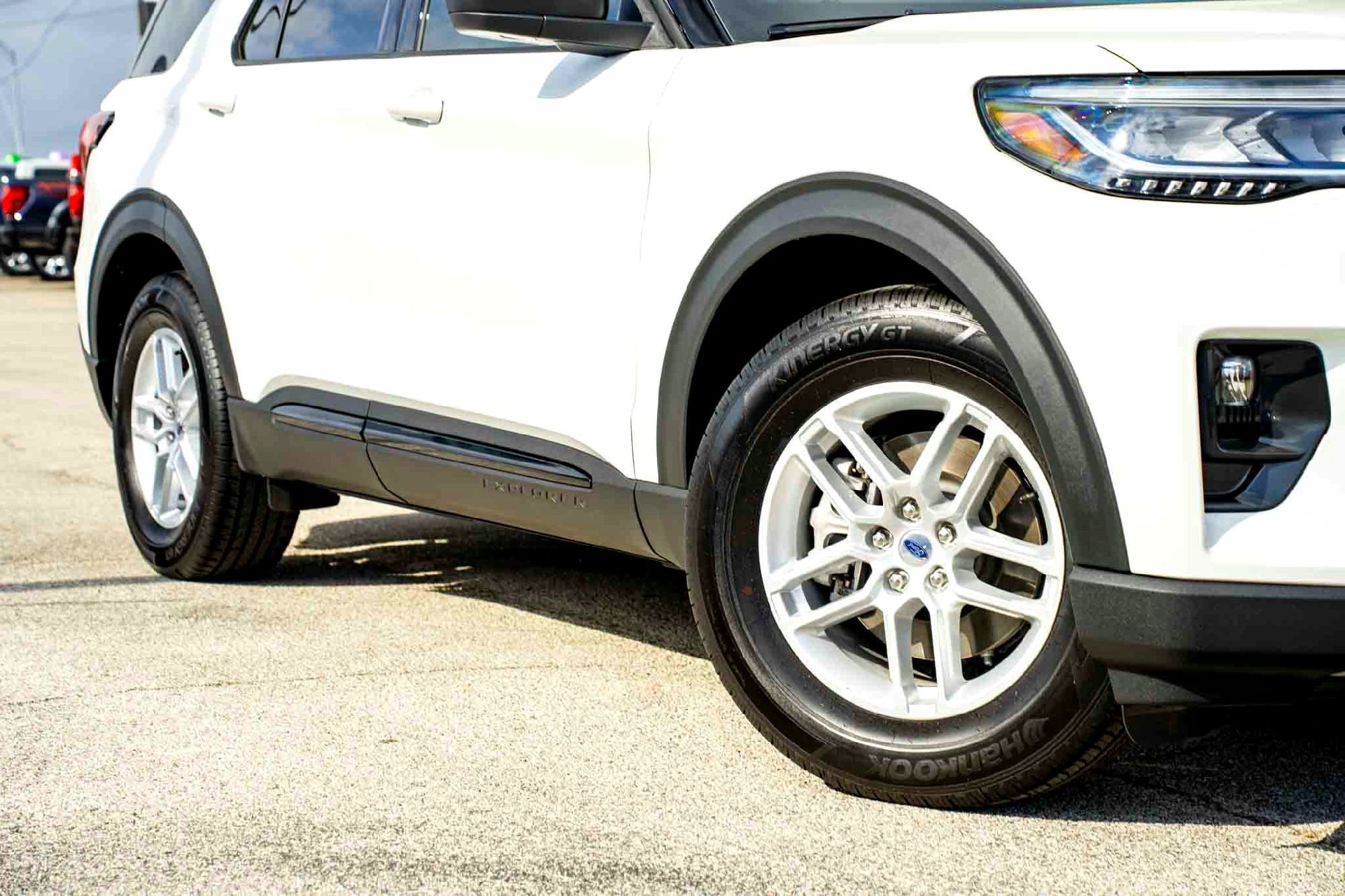New 2026 Star White Metallic Tri-Coat Ford Active image 2