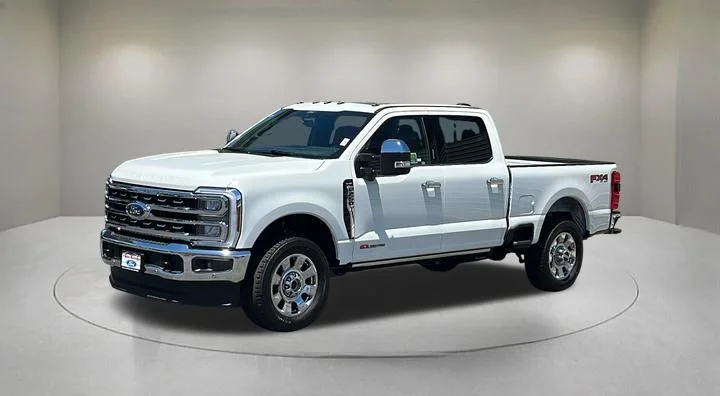 New 2026 Star White Metallic Tri-Coat Ford F-250® Lariat® image 2
