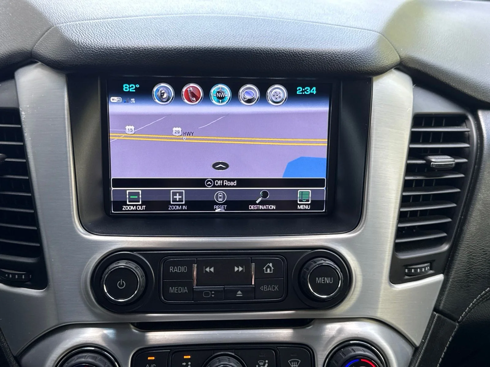 Used 2018 Silver GMC SLT image 32