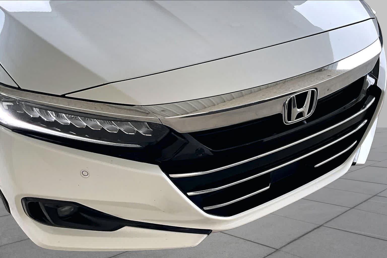 Used 2021 Platinum White Pearl Honda Touring image 30