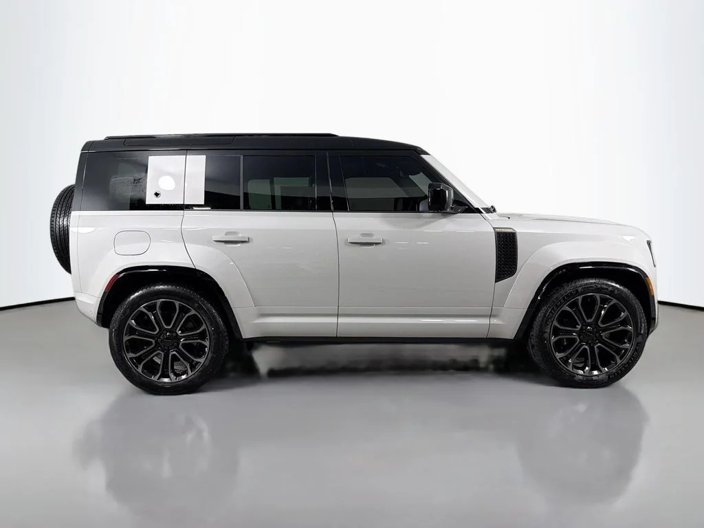 New 2026 Borasco Grey Land Rover  OCTA image 4