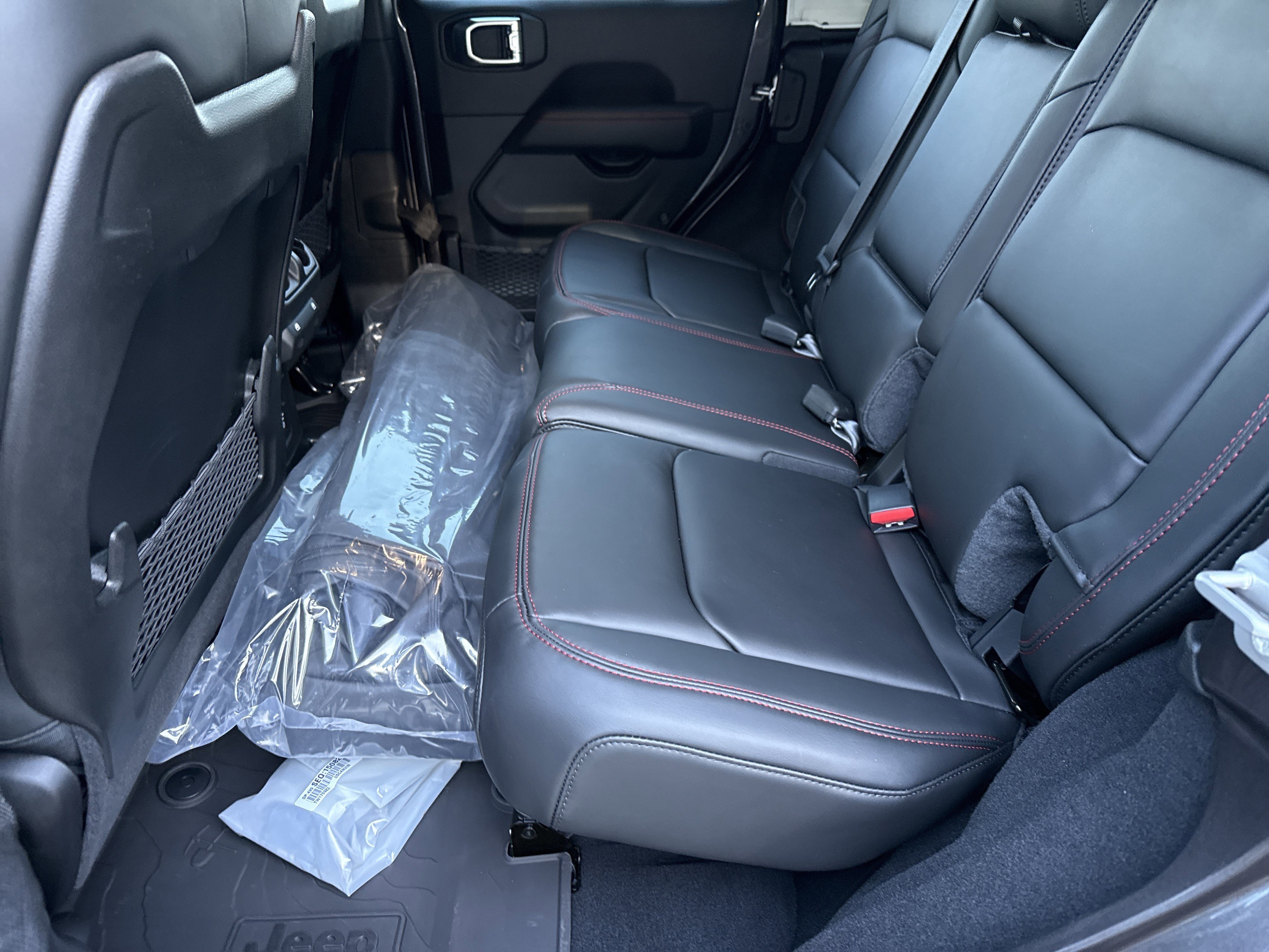New 2026 Granite Crystal Metallic Clearcoat Jeep  image 24