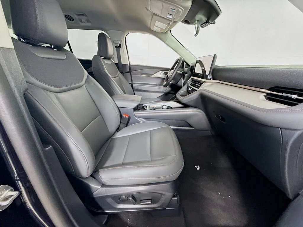 New 2026 Agate Black Metallic Ford Active image 29
