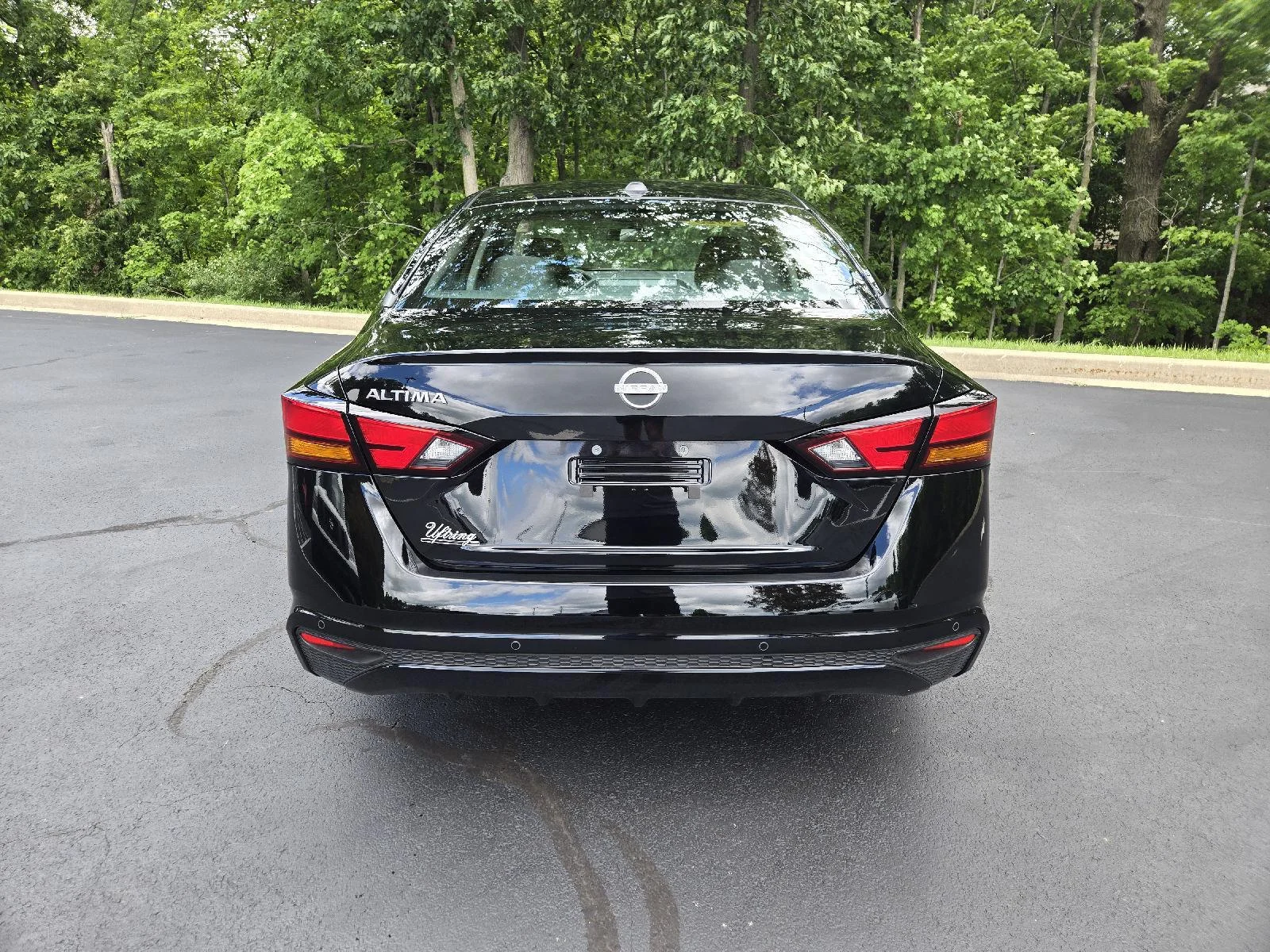 Used 2025 Super Black Nissan SV image 8