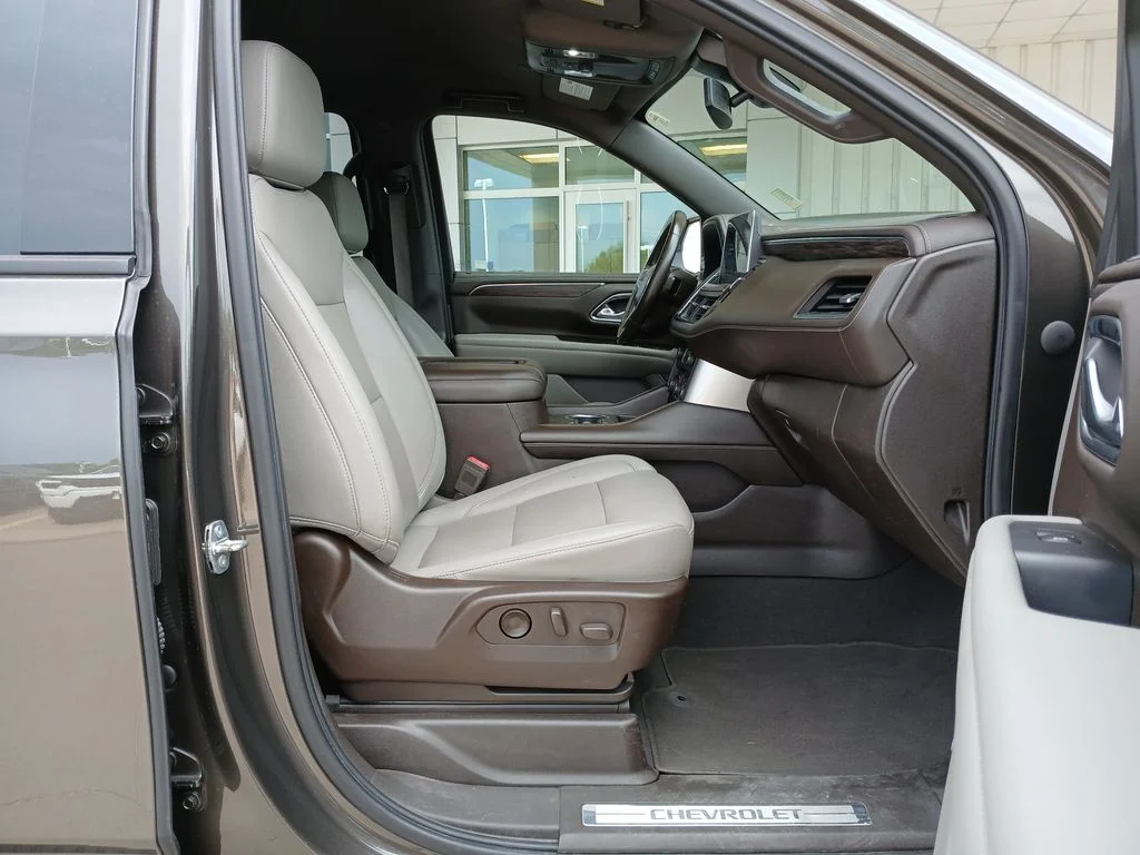 Used 2021 Gray Chevrolet Z71 image 29