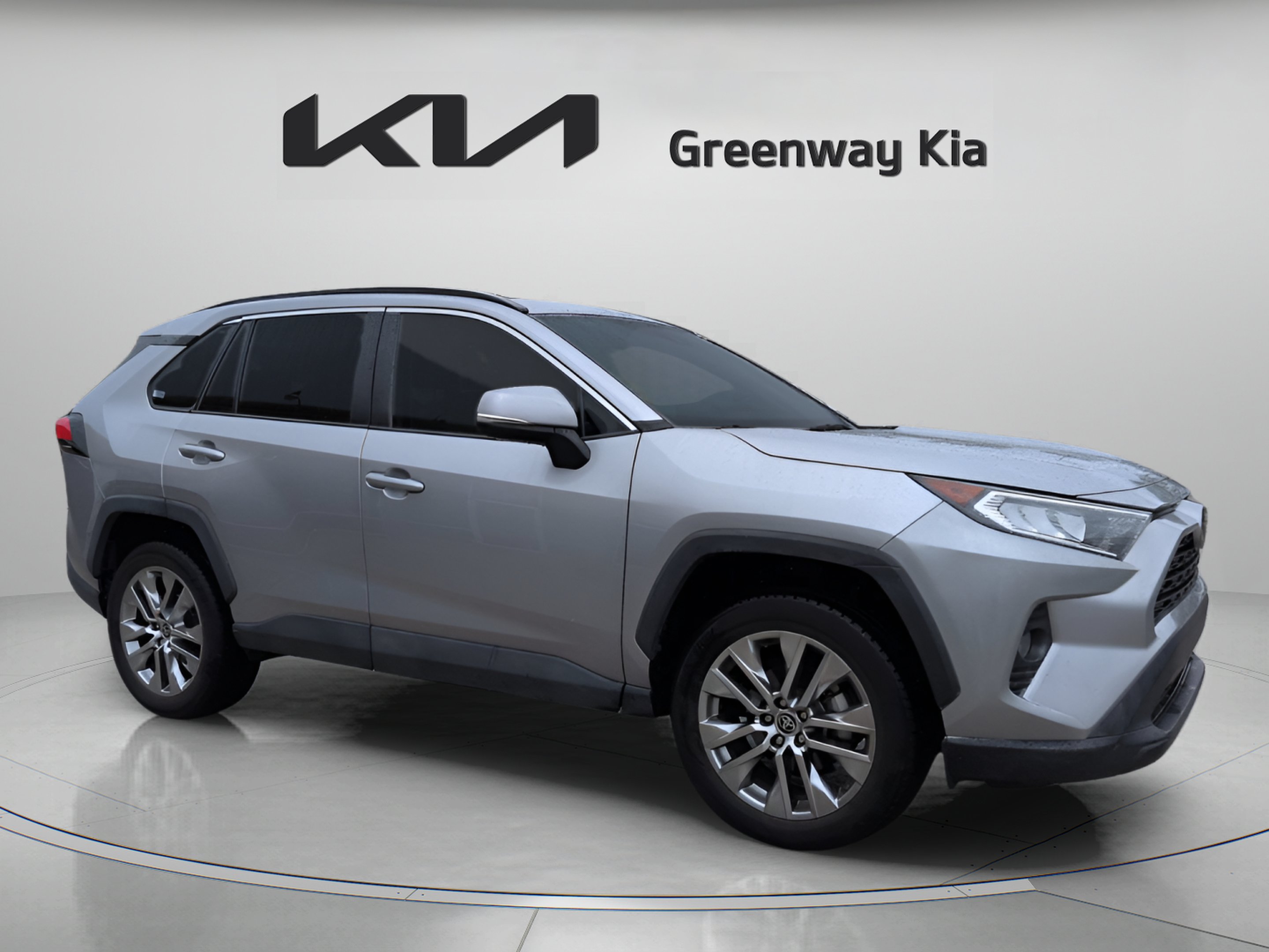 Used 2021 Silver Sky Metallic Toyota XLE Premium image 2