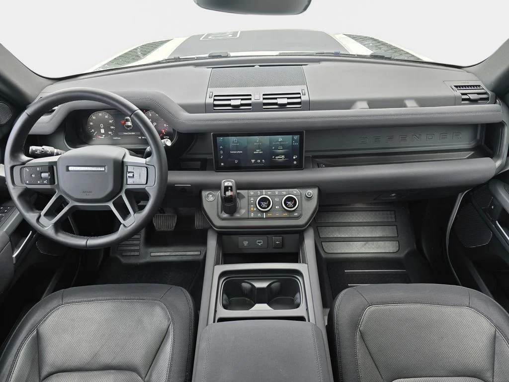 Used 2023 Fuji White Land Rover X-Dynamic SE image 9