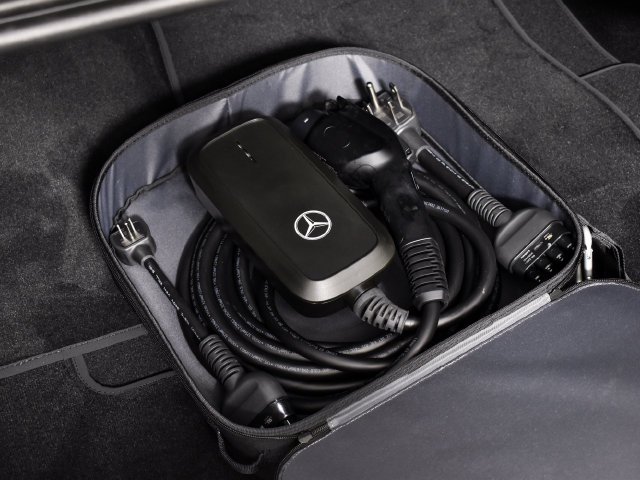 New 2027 Polar White Mercedes-Benz CLA 250+ image 41