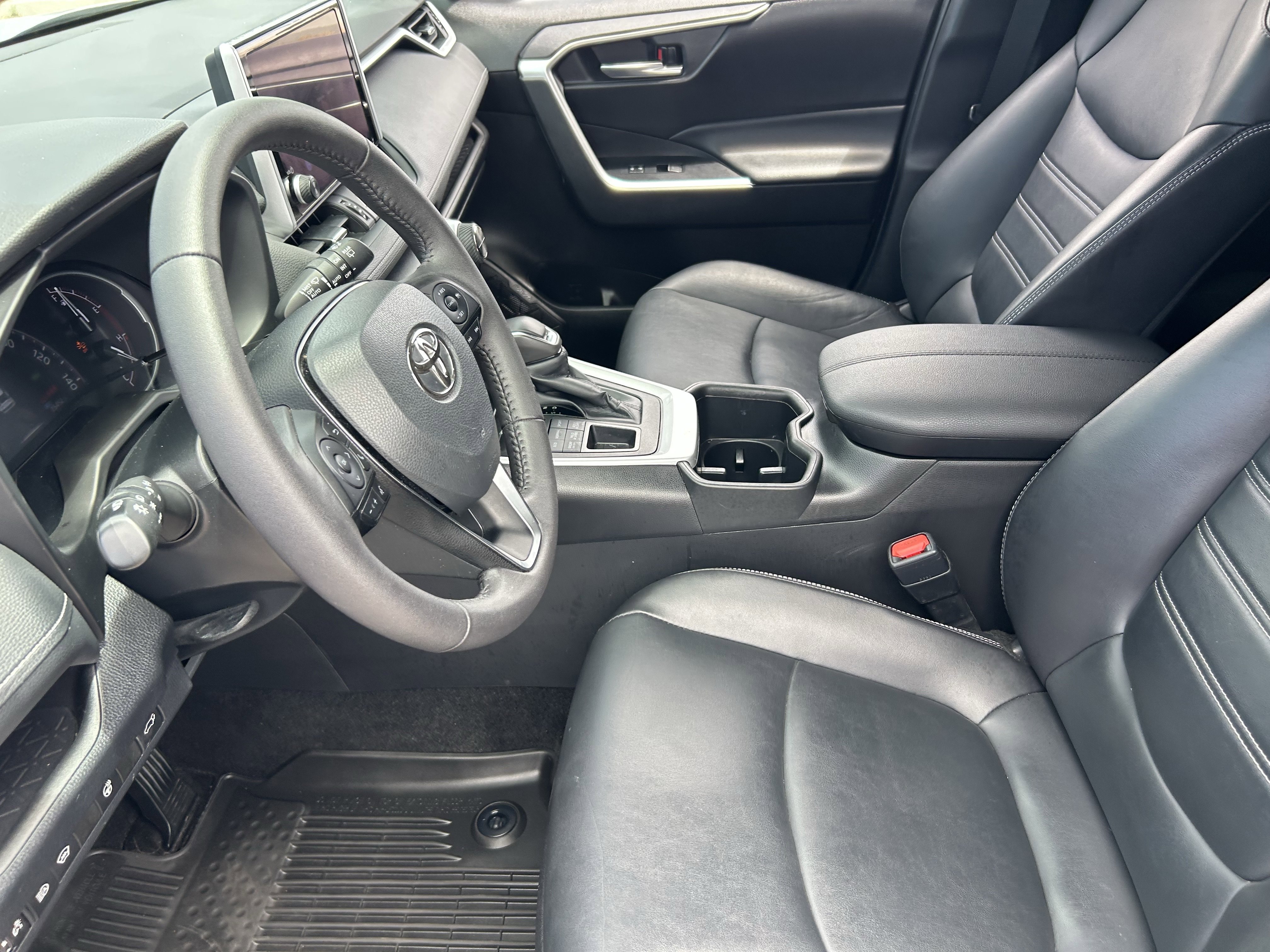 Used 2024 Silver Toyota XLE Premium image 28