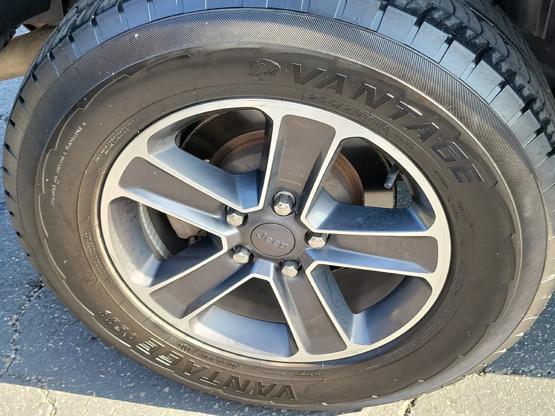 Used 2023 Gray Jeep Sahara image 22