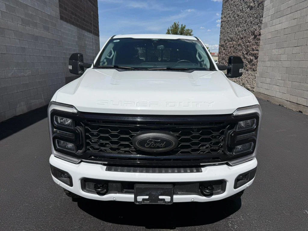 Used 2025 Oxford White Ford LARIAT 4WD CREW CAB 6.75 BOX image 3