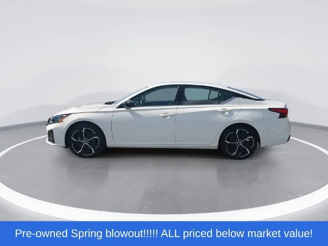 Used 2024 White Nissan 2.5 SR image 5