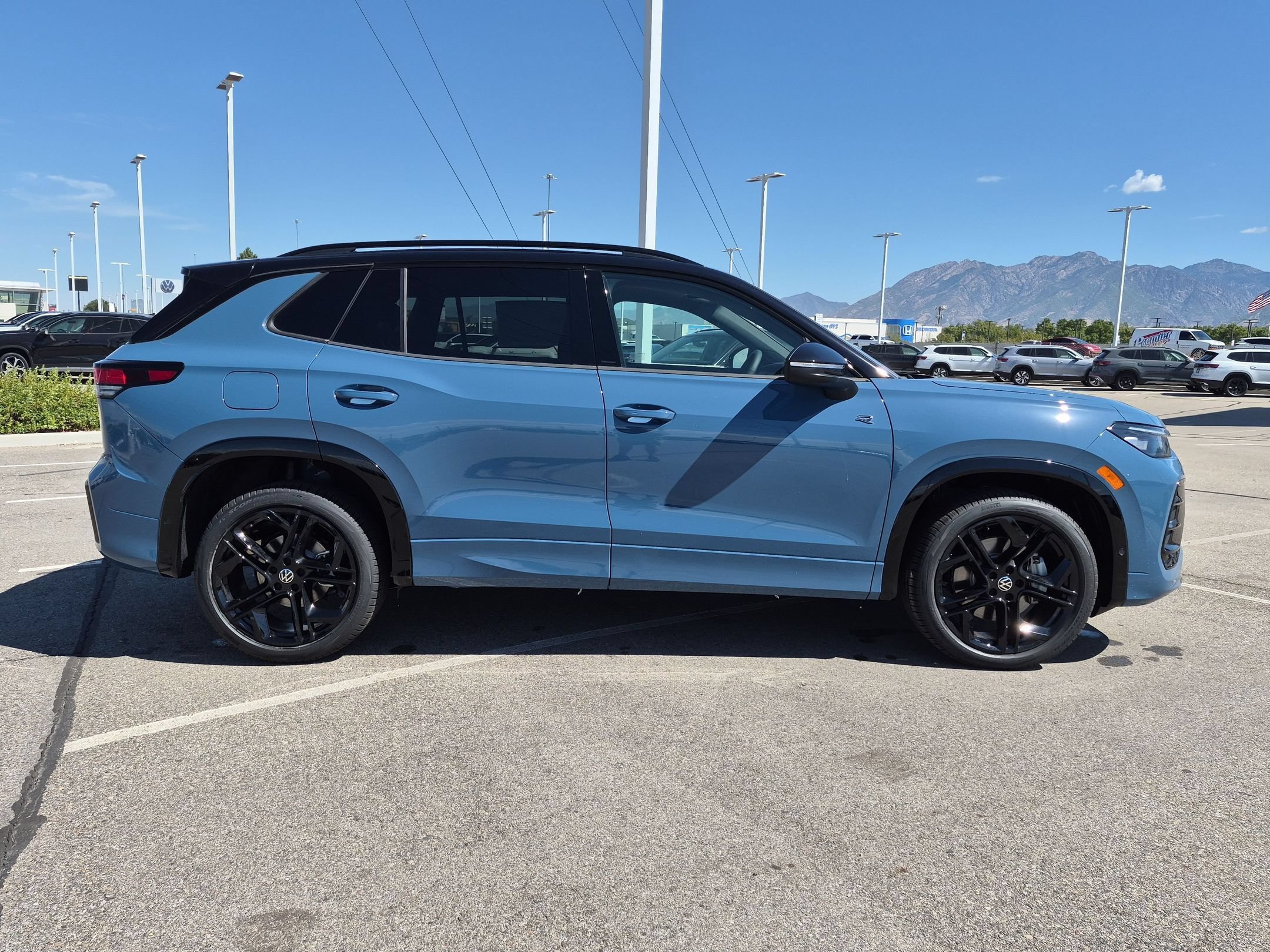 New 2026 Monterey Blue w/Deep Black Roof Volkswagen SE R-Line Black image 2
